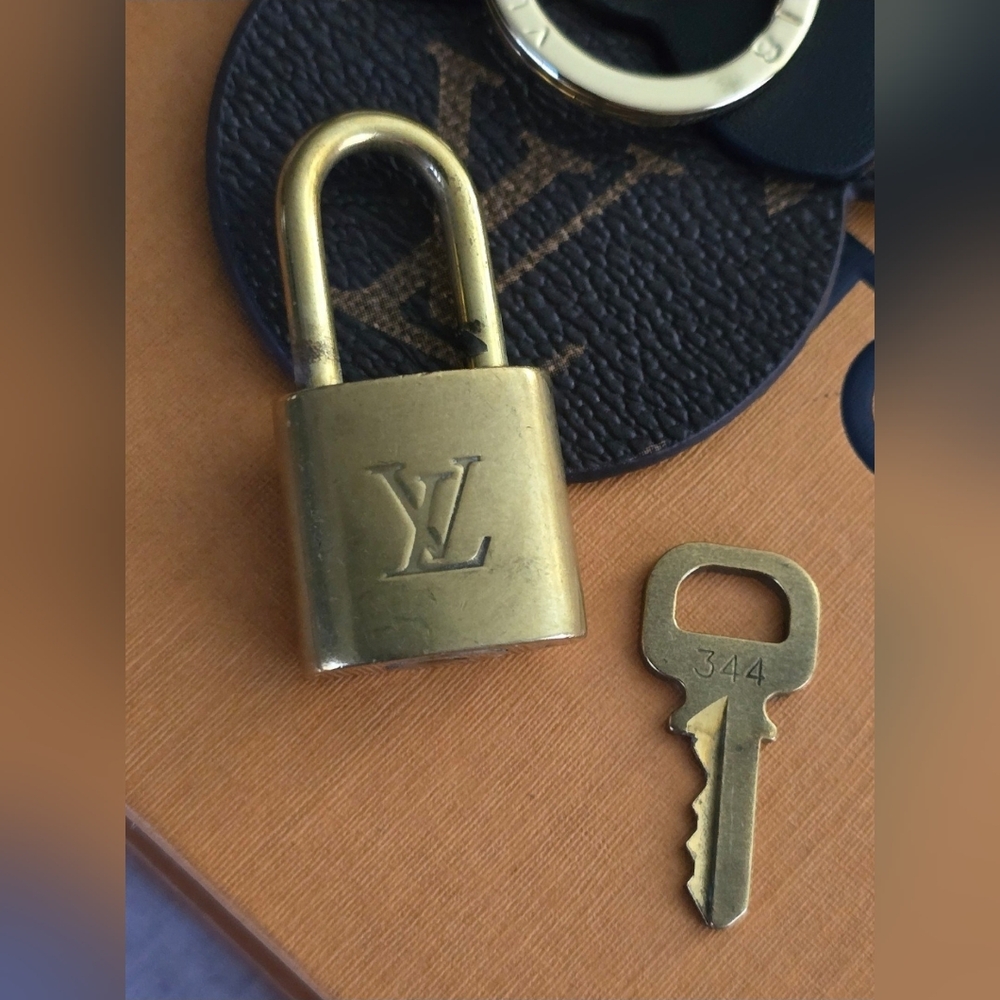💛Louis Vuitton Gold Lock & Key Set💛 - Picture 8 of 12